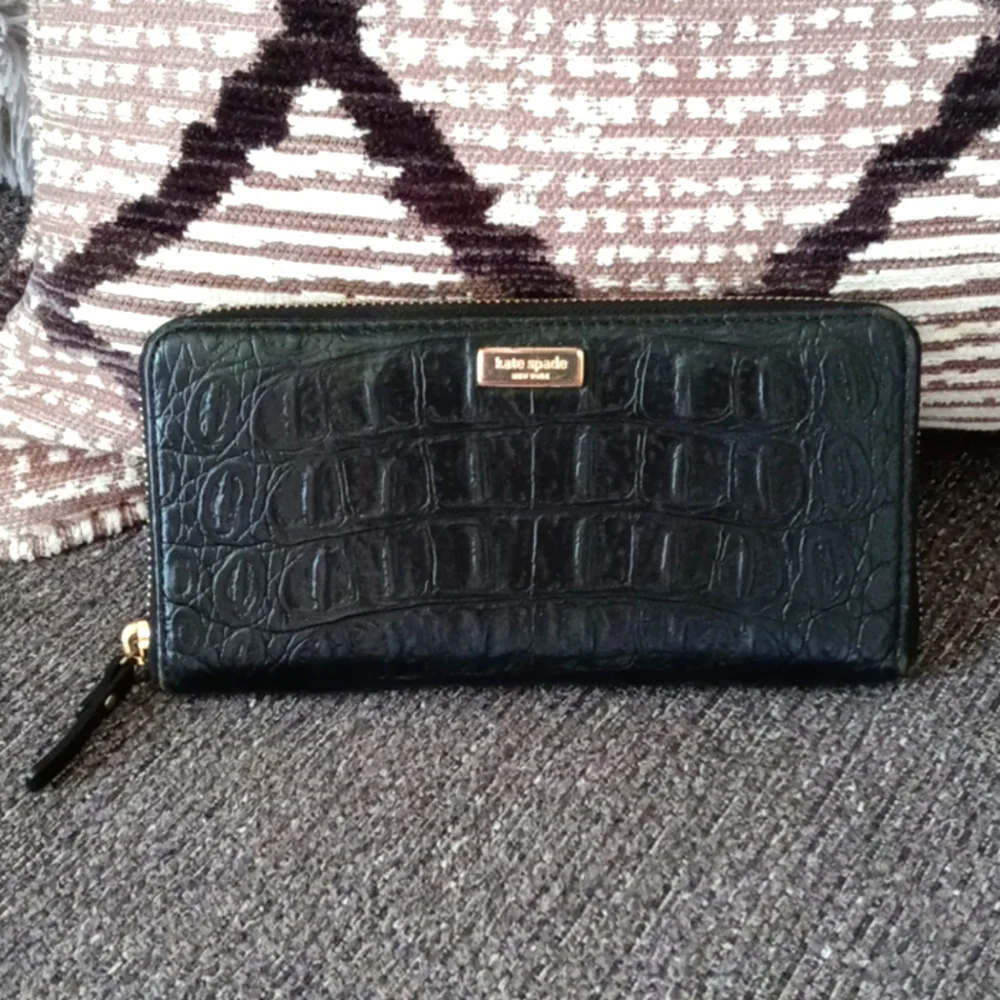 🖤RARE Kate Spade🖤 - Rialto Place Croc-Embossed Neda Zip Wallet